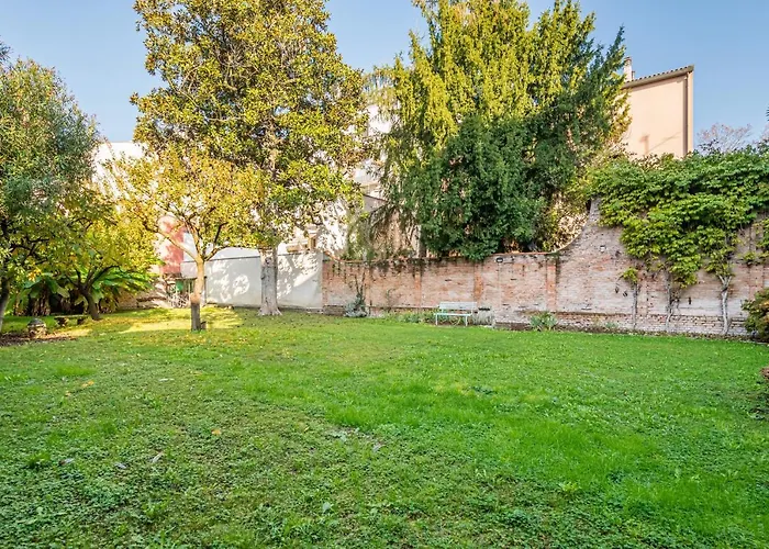 Hospital Giustinianeo & University - Cozy Studio!