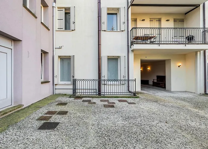 Hospital Giustinianeo & University - Cozy Studio!